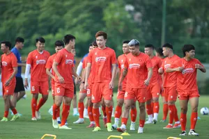 Hoàng Đức cùng các cầu thủ tham dự trận đấu với Man United đã có mặt cùng đội tuyển.