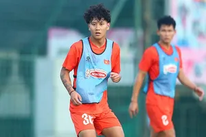 Tiền đạo Alex Bùi. Ảnh: Đức Cường