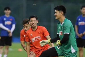 Hai Long là 1 trong 3 cầu thủ thủ Việt Nam vừa tham dự cuộc so tài với Man United trên sân Bukit Jalil.