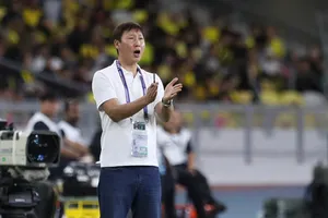 HLV Kim Sang-sik thừa nhận những ca chấn thương ở đầu trận đã phá vỡ cấu trúc ở hàng phòng ngự đội tuyển Việt Nam.