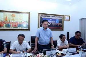 Phó chủ tịch VFF Trần Anh Tú phát biểu tại cuộc họp.