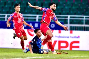 CLB TPHCM kịp trụ hạng vào giờ chót sau chiến thắng 1-0 trước Bình Định. Ảnh: DŨNG PHƯƠNG