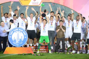 Nam Định bảo vệ thành công ngôi vô địch sau hành trình đầy khó khăn ở mùa bóng 2024-2025.