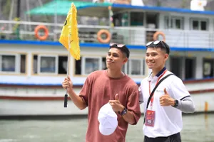 Các đội tham dự giải đã có chuyến tham quan thú vị tại Vịnh Hạ Long vào ngày 8-7.