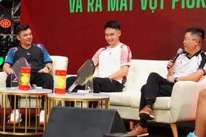 Trịnh Linh Giang trong phần giao lưu tại sự kiện "Chef De Pick"