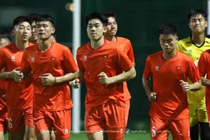 U23 Việt Nam ra sân tập ngay trong ngày đầu đến Jakarta.