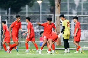 Các cầu thủ U23 Việt Nam trên sân tập tối 20-7.