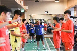 Các cầu thủ tập phục hồi sau trận bán kết.