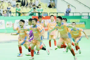 U11 Lạng Sơn vui mừng giành vé bán kết sau khi đánh bại U11 Nam Định.