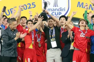 HLV Kim Sang-sik đã giành cú đúp vô địch Đông Nam Á cùng bóng đá Việt Nam từ đầu năm 2025 đến nay. Ảnh: ANH KHOA