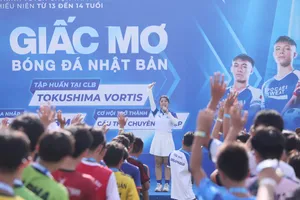 Chương trình được khai mac vào sáng 2-8, thu hút hàng trăm cầu thủ nhí tham dự.