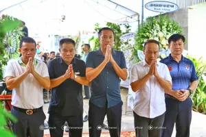 Lãnh đạo VFF, công ty VPF có mặt ở Đồng Nai viếng trọng tài Đình Thịnh.