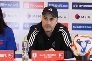 HLV trưởng đội tuyển nữ Philippines Mark Torcaso