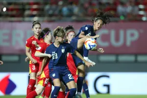 Các cầu thủ Thái Lan chỉ giữ được thế cân bằng trong khoảng 10 phút đầu trận, sau đó chịu sức ép lớn từ đội tuyển Việt Nam. Ảnh: MINH HOÀNG