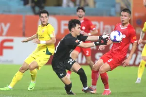 Sự chắc chắn của hàng phòng ngự do Bùi Tiến Dũng chỉ huy đã góp phần làm Tiến Linh như "mất tích" ở trận đấu này.