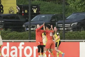 Các cầu thủ Việt Nam bất ngờ thắng cách biệt trước đội bóng trẻ của Đức.