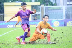 U17 Becamex TPHCM vượt qua HAGL dù thi đấu 10 người từ hiệp đầu.