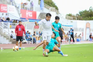 U17 TPHCM (áo trắng) bất phân thắng bại cùng Nam Định