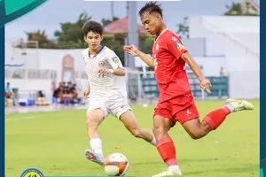CLB TPHCM (áo trắng) để thua ngược trước Viettel