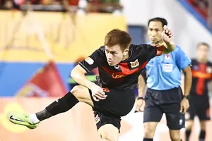 Hoàng Đức lập công ở bàn mở tỷ số cho Ninh Bình. Ảnh: NBFC