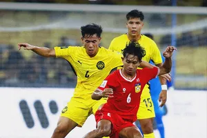 Đội tuyển Lào không thể đứng vững trên sân Bukit Jalil khi để thua cách biệt 1-5. Ảnh: AFC
