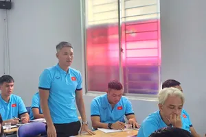 Lê Công Vinh thay mặt các học viên phát biểu tại buổi khai giảng.