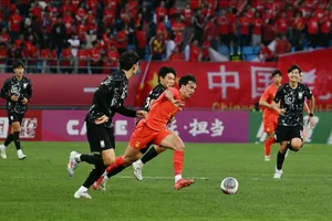 U22 Trung Quốc (áo đỏ) gây bất ngờ khi thắng 2-0 trước đối thủ được đánh giá cao hơn là U22 Hàn Quốc. Ảnh: CFA