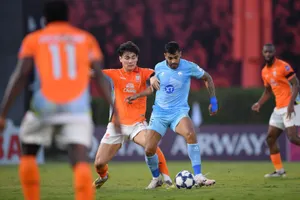 Nam Định bất ngờ trắng tay vào những phút bù giờ trong chuyến làm khách tại Thái Lan vào tối 27-11,