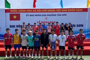 Đại diện các đoàn tham dự tại lễ khai mạc sáng 29-11.