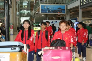 Các cầu thủ khi đến sân bay quốc tế Suvarnabhumi