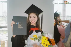 Hồng Ngọc tốt nghiệp tại EIU năm 2024.
