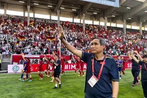 HLV Mai Đức Chung lần thứ 2 được VFF động viên ở lại sau khi tuyên bố chia tay.