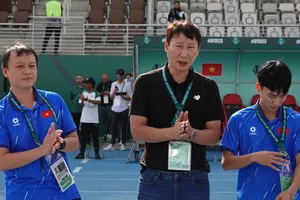 HLV Kim Sang-sik cùng U23 Việt Nam có màn khởi đầu thuận lợi. Ảnh: TED TRẦN