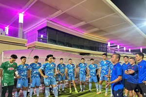 Ông Đinh Hồng Vinh trong giai đoạn làm quyền HLV đội U23 Việt Nam khi HLV Kim Sang-sik tập trung ở đội tuyển Việt Nam.