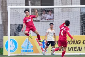 Trường Đại học Tôn Đức Thắng (áo đỏ) thắng đậm với tỷ số 6-0 trước Trường Đại học Ngân hàng TPHCM. Ảnh: ĐỘC LẬP