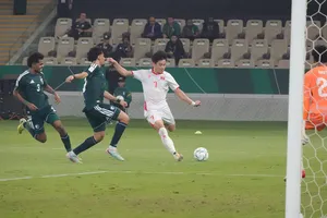 Tình huống "xé lưới" khung thành Saudi Arabia của Đình Bắc. Ảnh: TED TRẦN