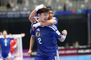 Nhật Bản quá mạnh so với các cầu thủ Australia. Ảnh: AFC