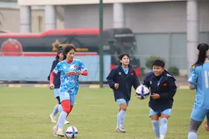 Đội tuyển nữ Việt Nam trên sân tập sáng 3-2.