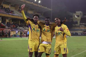 Ngày bùng nổ của các ngoại binh đã giúp SLNA thắng lớn ngay trên sân Hàng Đẫy với tỷ số 4-1. Ảnh: TRUNG TRẦN