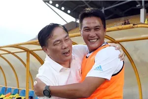 HLV Mai Xuân Hợp từng được bầu Đệ đưa lên thay HLV Ninh Văn Bảo vào mùa bóng 2019 khi mới 33 tuổi. Ảnh: ANH DŨNG