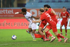 Nam Định đang sa sút và phải 3 lần thay HLV trưởng ở giai đoạn 1.