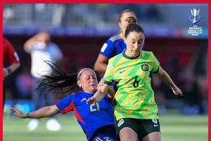 Chủ nhà Australia giành 3 điểm ở trận ra quân.