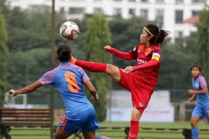 Huỳnh Như cùng các đồng đội hướng đến mục tiêu giành 3 điểm trước Ấn Độ ở trận ra quân. Ảnh: VFF