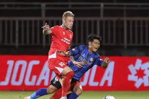 Công an TPHCM giành chiến thắng 1-0 trước HA.GL ở trận lượt đi trên sân nhà.