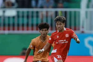 Khoa Ngô tỏa sáng với bàn thắng giúp Công an TPHCM giành trọn 3 điểm trên sân Pleiku ở vòng 15. Ảnh: MINH TRẦN