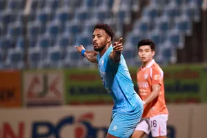 Xuân Son vui mừng sau bàn mở tỷ số cho Nam Định. Ảnh: QUANG ĐƯƠNG
