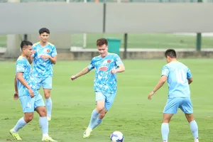 Các tuyển thủ Việt Nam nỗ lực tập luyện chuẩn bị cho hai trận đấu dịp FIFA Days sắp đến.