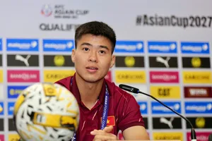 Duy Mạnh tiếp tục được tín nhiệm mang băng thủ quân đội tuyển Việt Nam.