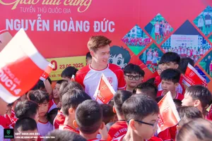 Hoàng Đức với hình ảnh quen thuộc cùng các hoạt động thiện nguyện, bóng đá cộng đồng trong thời gian qua.