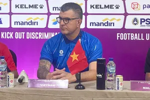 HLV Cristiano Roland .Ảnh: ĐOÀN NHẬT